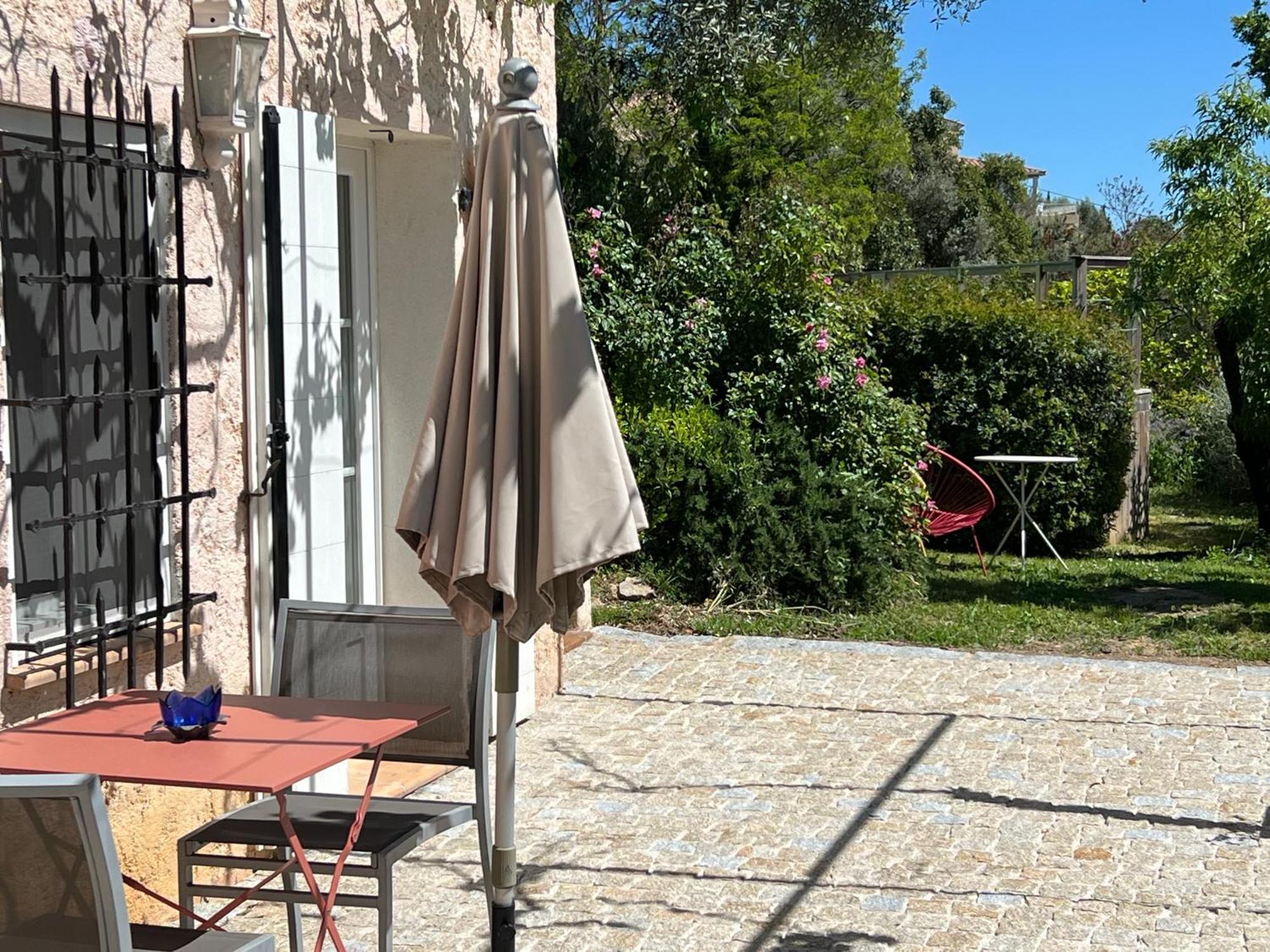 Le Nid Des Arts Bed & Breakfast Tourrettes Luaran gambar